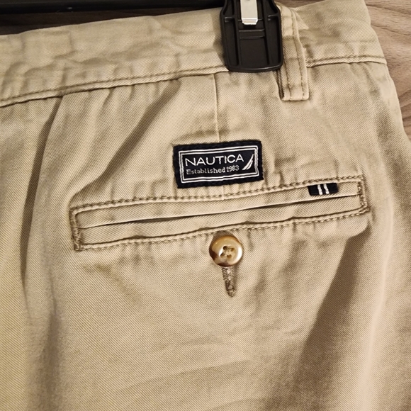 Nautica Khaki Shorts 32 - Picture 2 of 3